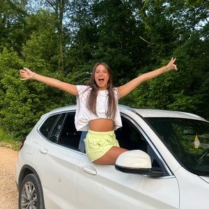 Meet your Posher, Claire